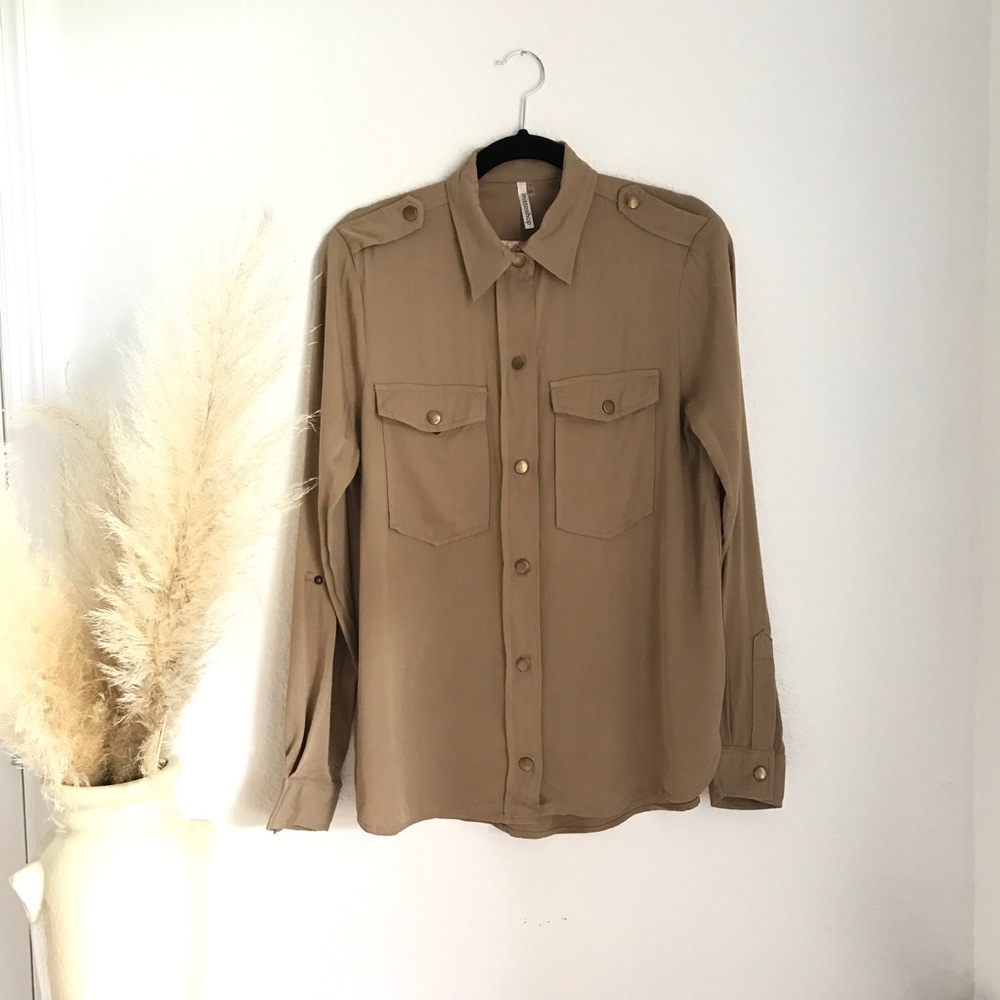 ✨|🎉HOST PICK🎉| Tan Utility Button Up - Picture 5 of 8